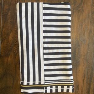 Lululemon infinity scarf